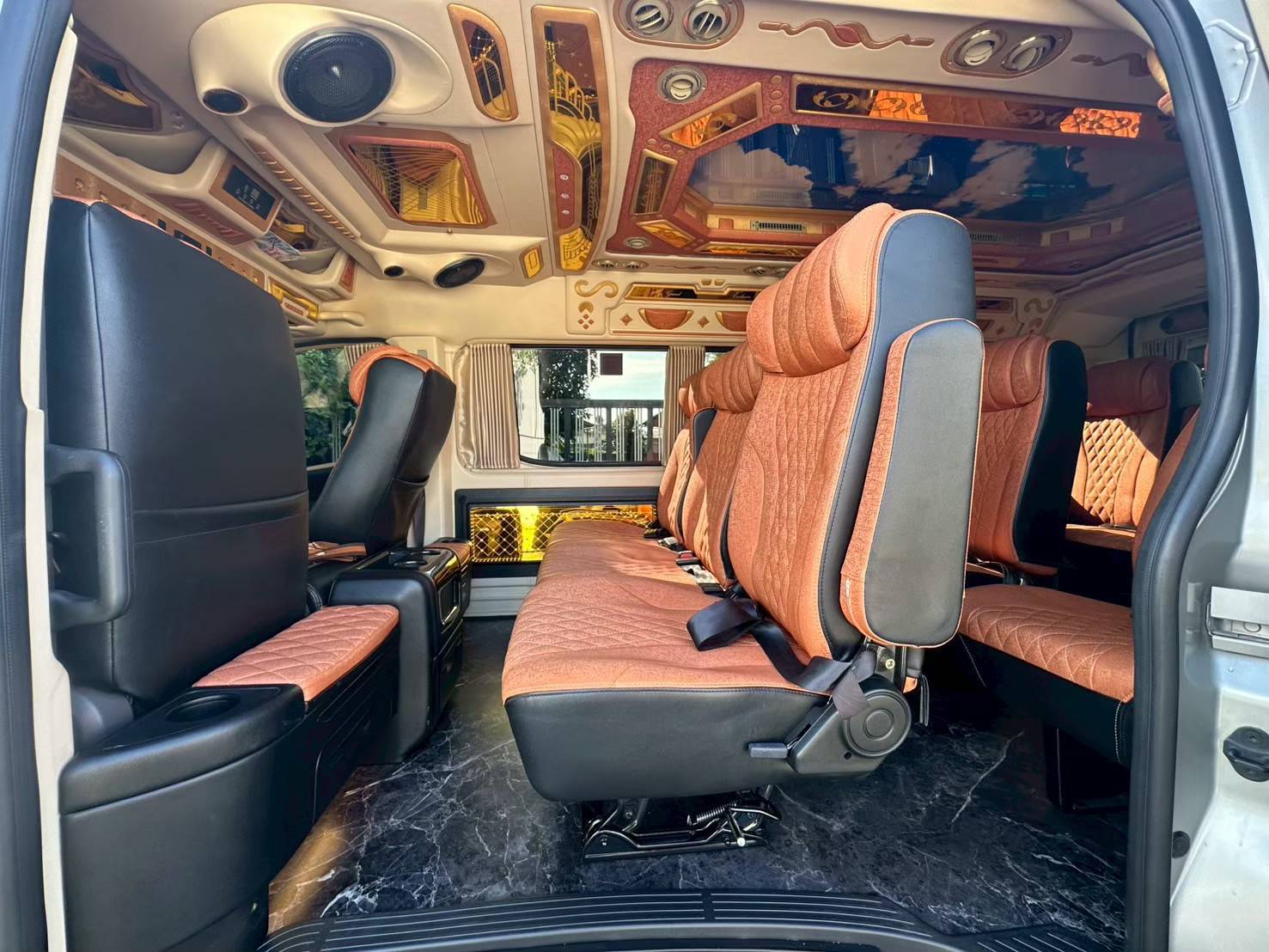 วีไอพี 10/ที่นั่ง ปรับแอนนอนเบาะขนาดใหญ๋